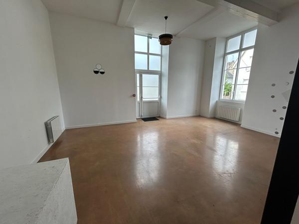 A LOUER- MAYENNE Local commercial Mayenne 220 m2 , Mayenne A LOUER- MAYENNE Local commercial Mayenne 220 m2 , Mayenne