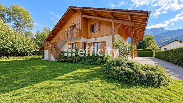 Maison
         9 pièces
        - 250 m² Bien prestige 530 000 € *