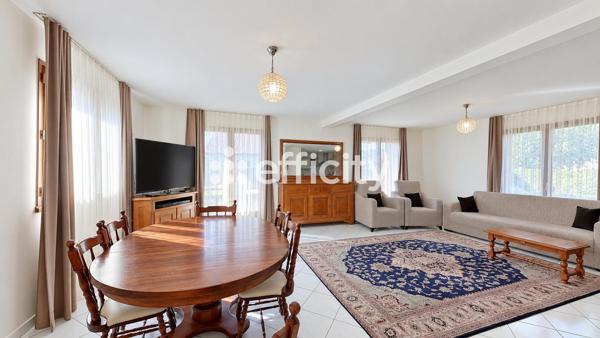 Maison
         9 pièces
        - 250 m² Bien prestige 530 000 € *