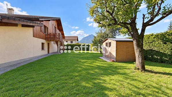 Maison
         9 pièces
        - 250 m² Bien prestige 530 000 € *