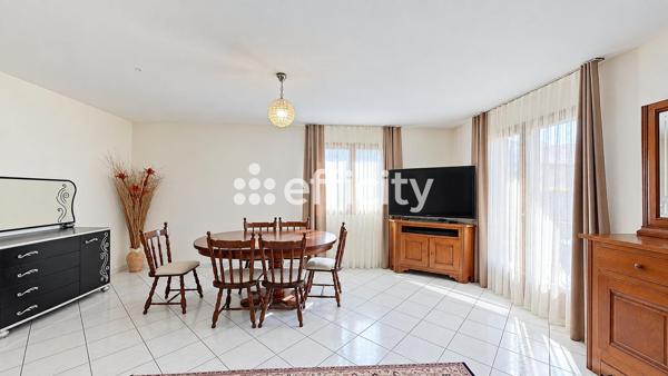 Maison
         9 pièces
        - 250 m² Bien prestige 530 000 € *