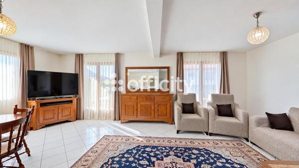 Maison
         9 pièces
        - 250 m² Bien prestige 530 000 € *