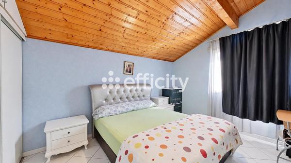 Maison
         9 pièces
        - 250 m² Bien prestige 530 000 € *