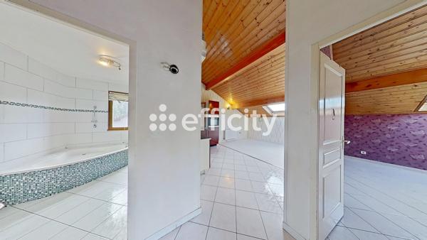 Maison
         9 pièces
        - 250 m² Bien prestige 530 000 € *
