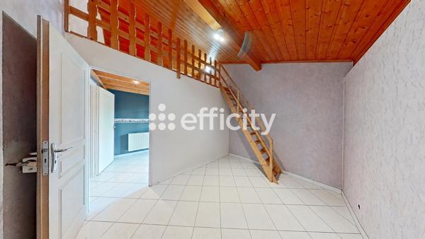 Maison
         9 pièces
        - 250 m² Bien prestige 530 000 € *