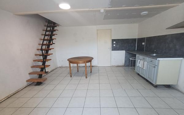 Maison à vendre    2 pièces •  Firmi