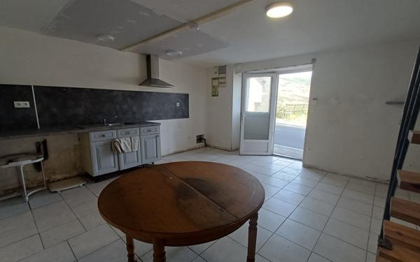 Maison à vendre    2 pièces •  Firmi