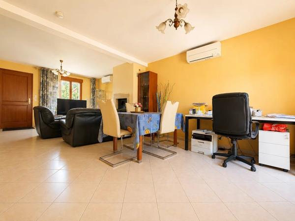 Vente                                                      Maison
                        
                     5 pièces                                         à Fontenay-Trésigny