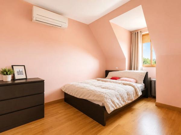 Vente                                                      Maison
                        
                     5 pièces                                         à Fontenay-Trésigny