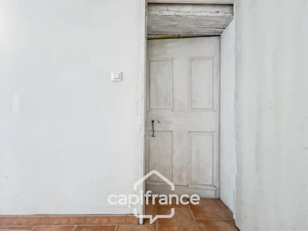 Projet sur Charleval : BAS DE MAISON de 57 m2 ,séjour cuisine , espace dinatoire , salle de bain à créer, garage .