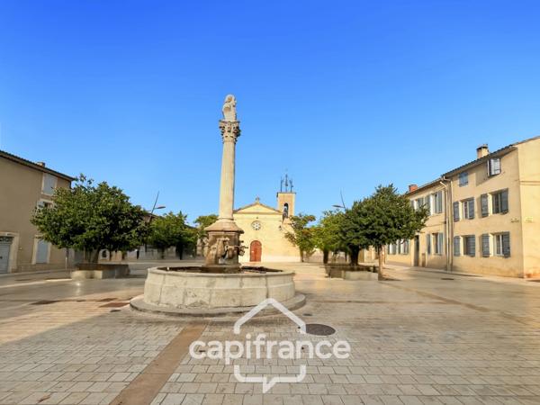 Projet sur Charleval : BAS DE MAISON de 57 m2 ,séjour cuisine , espace dinatoire , salle de bain à créer, garage .