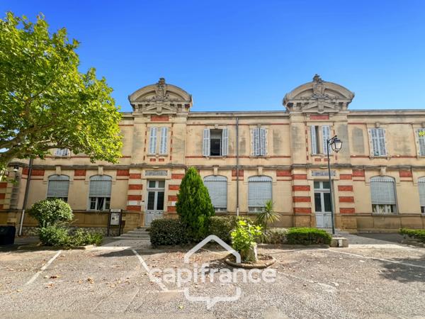 Projet sur Charleval : BAS DE MAISON de 57 m2 ,séjour cuisine , espace dinatoire , salle de bain à créer, garage .