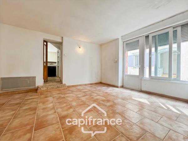 Projet sur Charleval : BAS DE MAISON de 57 m2 ,séjour cuisine , espace dinatoire , salle de bain à créer, garage .