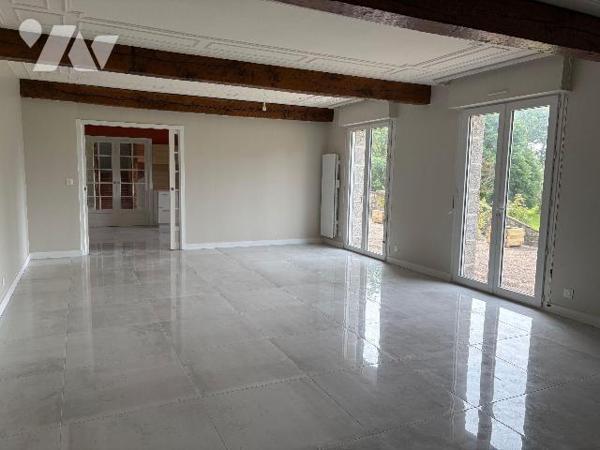 LE FAOU (29590), découvrez cette spacieuse maison avec vie de plain-pied comprenant : entrée, c...