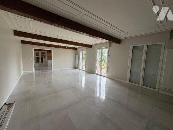 LE FAOU (29590), découvrez cette spacieuse maison avec vie de plain-pied comprenant : entrée, c...