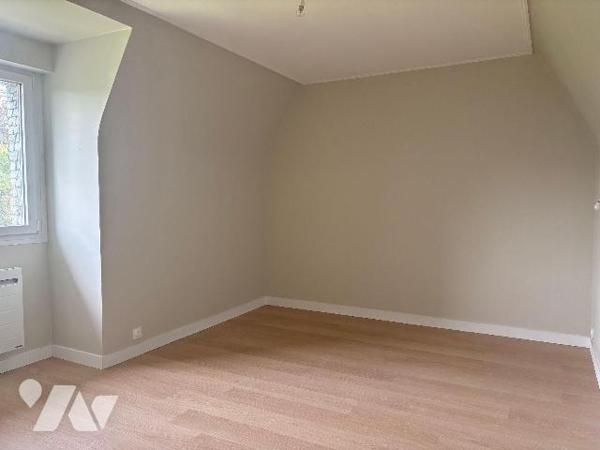 LE FAOU (29590), découvrez cette spacieuse maison avec vie de plain-pied comprenant : entrée, c...