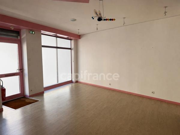 Local/bureau plus studio à vendre AUXERRE (89) local de 55 m2 plus  stuio de 28 m2
