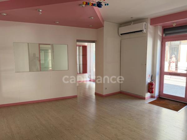 Local/bureau plus studio à vendre AUXERRE (89) local de 55 m2 plus  stuio de 28 m2