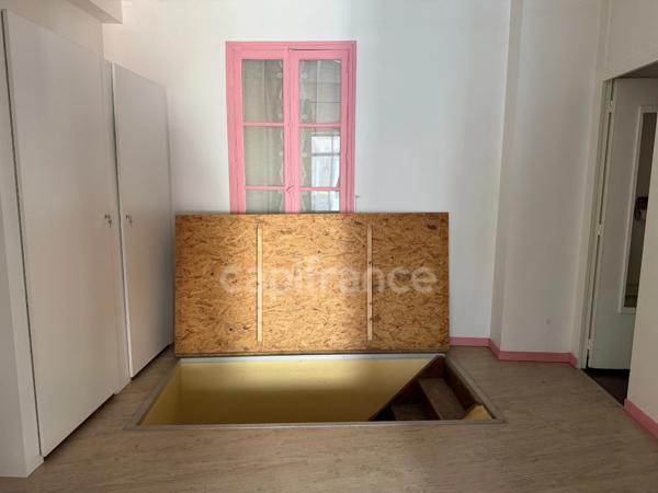 Local/bureau plus studio à vendre AUXERRE (89) local de 55 m2 plus  stuio de 28 m2