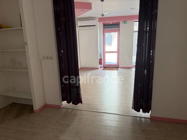 Local/bureau plus studio à vendre AUXERRE (89) local de 55 m2 plus  stuio de 28 m2