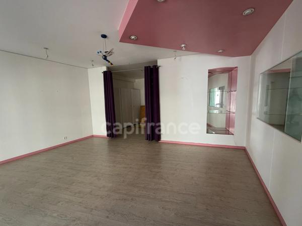 Local/bureau plus studio à vendre AUXERRE (89) local de 55 m2 plus  stuio de 28 m2