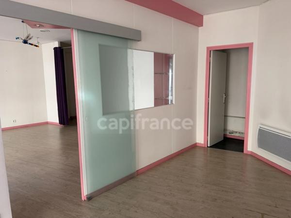 Local/bureau plus studio à vendre AUXERRE (89) local de 55 m2 plus  stuio de 28 m2