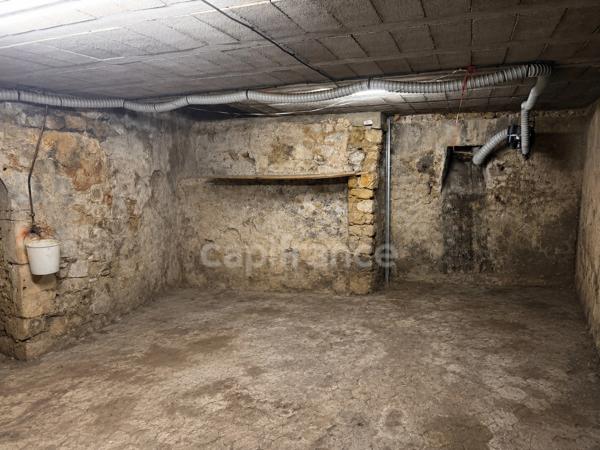 Local/bureau plus studio à vendre AUXERRE (89) local de 55 m2 plus  stuio de 28 m2