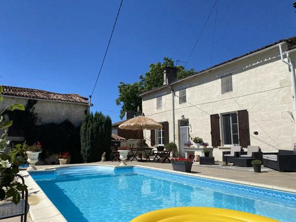 Charmante maison en pierre de 5 chambres avec piscine creusée