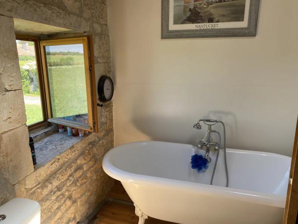 Charmante maison en pierre de 5 chambres avec piscine creusée