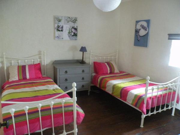 Charmante maison en pierre de 5 chambres avec piscine creusée