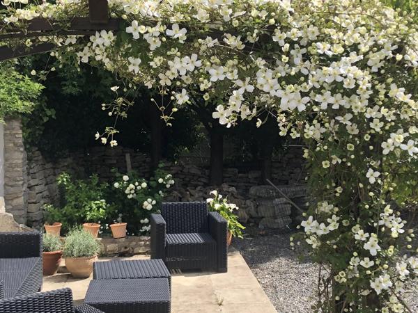 Charmante maison en pierre de 5 chambres avec piscine creusée