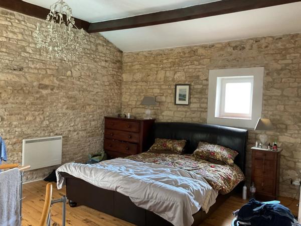 Charmante maison en pierre de 5 chambres avec piscine creusée