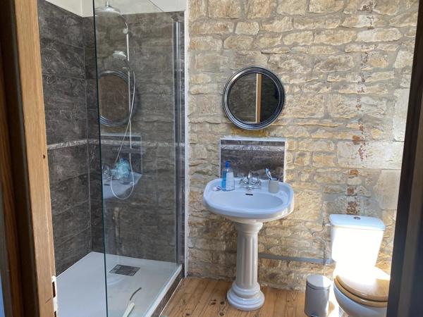 Charmante maison en pierre de 5 chambres avec piscine creusée