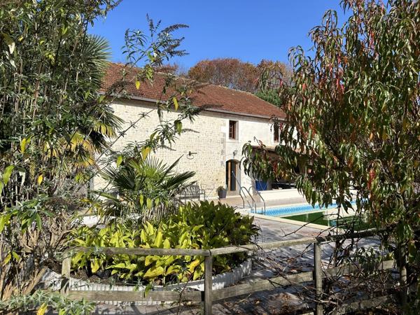 Grande maison de 6 chambres avec maison d'amis