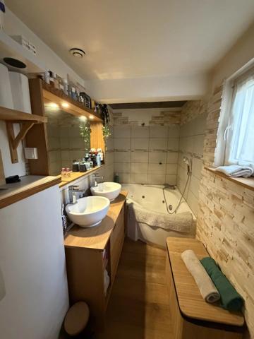Vente                                                      Maison
                        
                     6 pièces                      105 m2                     à Cheval-Blanc