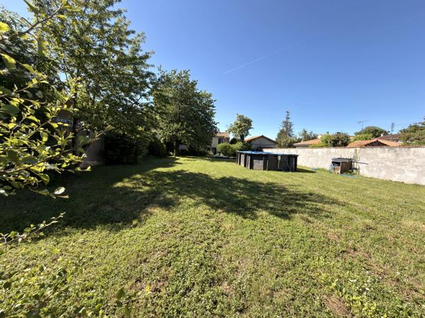 Charmante maison en pierre au cœur du village avec jardin et piscine hors-sol