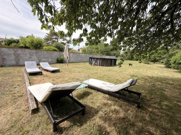 Charmante maison en pierre au cœur du village avec jardin et piscine hors-sol