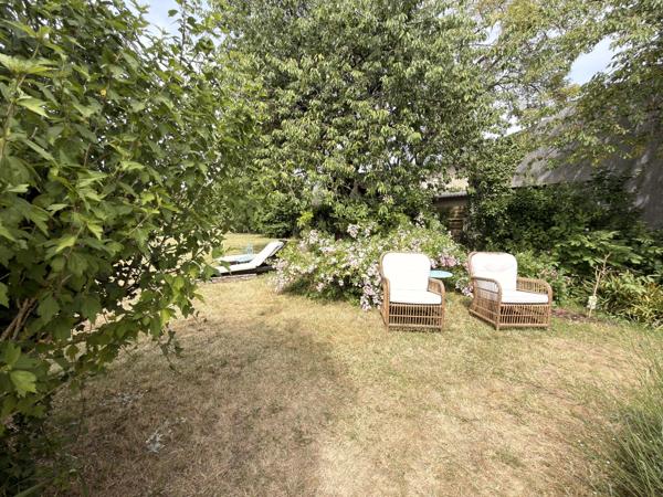 Charmante maison en pierre au cœur du village avec jardin et piscine hors-sol