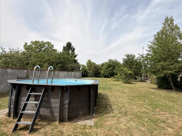 Charmante maison en pierre au cœur du village avec jardin et piscine hors-sol