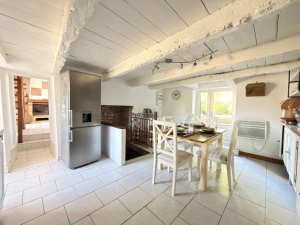 Charmante maison en pierre au cœur du village avec jardin et piscine hors-sol