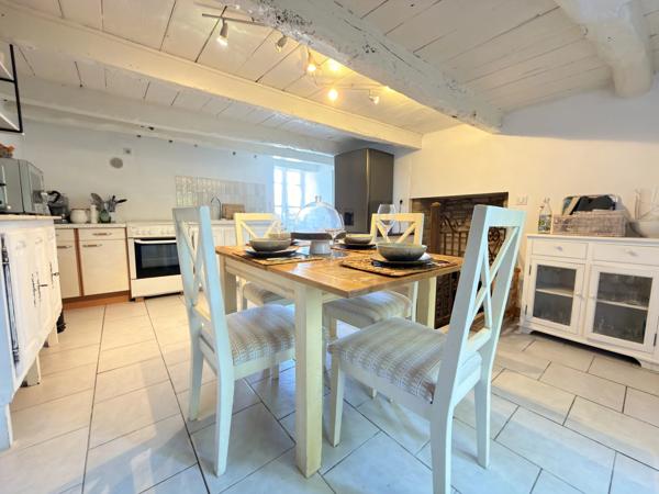 Charmante maison en pierre au cœur du village avec jardin et piscine hors-sol