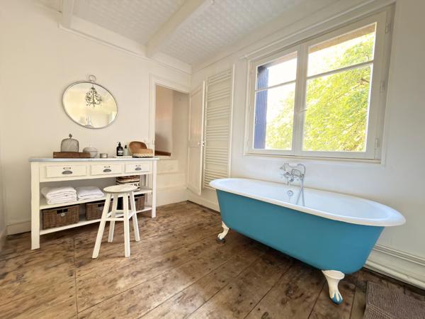 Charmante maison en pierre au cœur du village avec jardin et piscine hors-sol