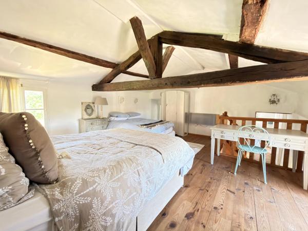 Charmante maison en pierre au cœur du village avec jardin et piscine hors-sol