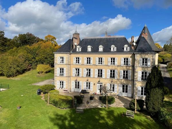 Château d'Exception avec Piscine, Espace Bien-être, Court de Tennis et Potentiel d'Activité