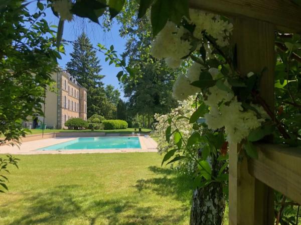 Château d'Exception avec Piscine, Espace Bien-être, Court de Tennis et Potentiel d'Activité