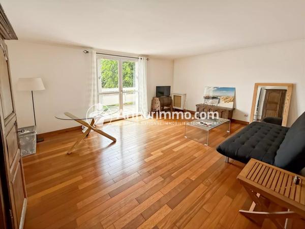 Vente                                                      Appartement
                        
                     3 pièces                      69 m2                     à Étiolles