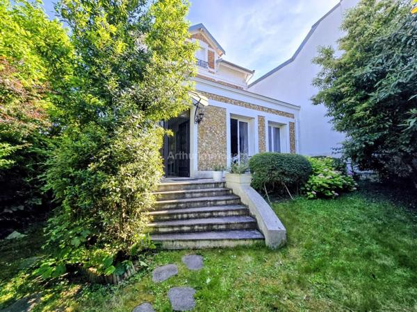 Vente                                                      Propriété
                        
                     12 pièces                      221 m2                     à Nogent-sur-Marne
