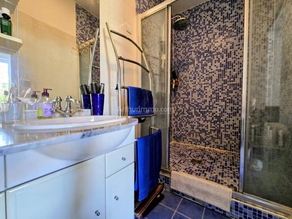 Vente                                                      Propriété
                        
                     12 pièces                      221 m2                     à Nogent-sur-Marne