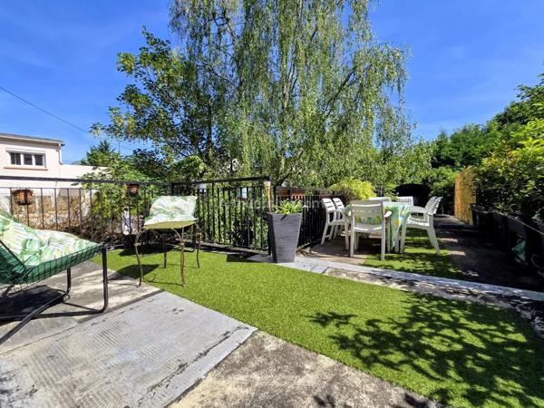Vente                                                      Propriété
                        
                     12 pièces                      221 m2                     à Nogent-sur-Marne