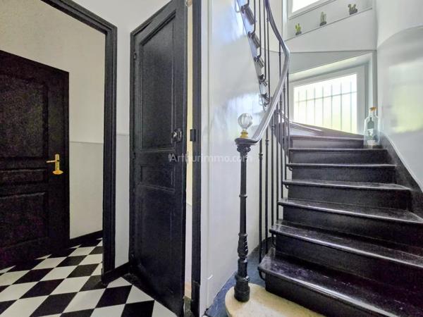 Vente                                                      Propriété
                        
                     12 pièces                      221 m2                     à Nogent-sur-Marne